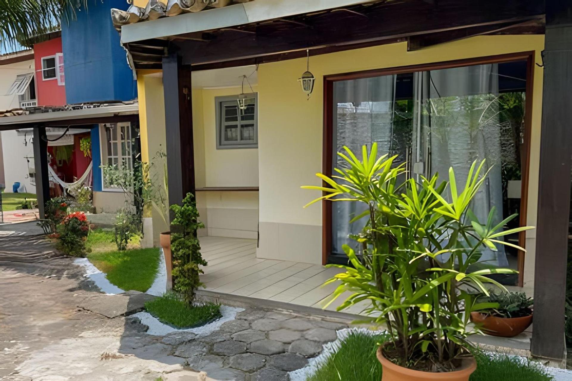 Casa de férias 550m Da Praia; 2 Quartos; Wifi 300mbs; Piscina; Churrasqueira; Estacionamento Gratuito 1 Carro Porto Seguro