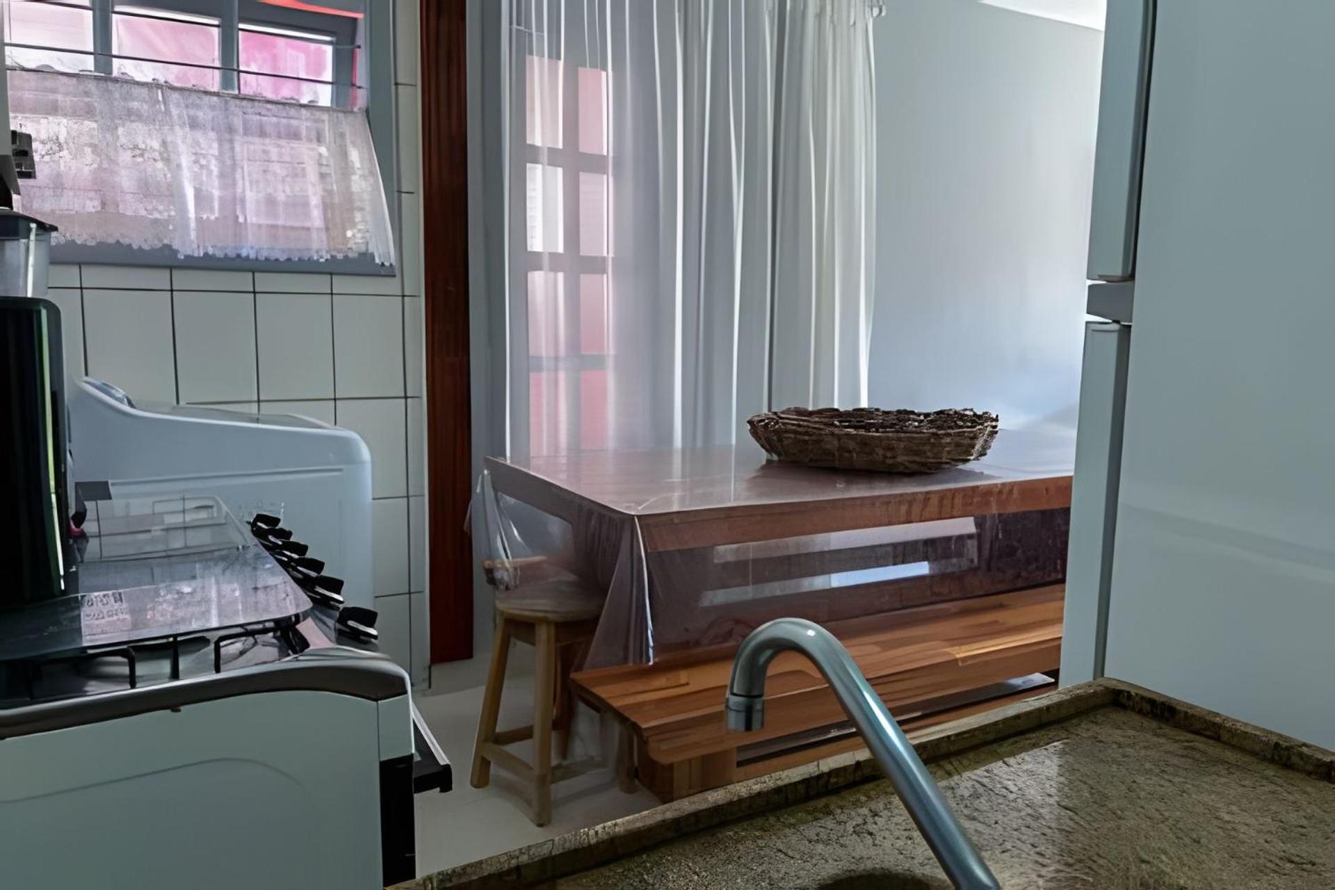 Casa de férias 550m Da Praia; 2 Quartos; Wifi 300mbs; Piscina; Churrasqueira; Estacionamento Gratuito 1 Carro