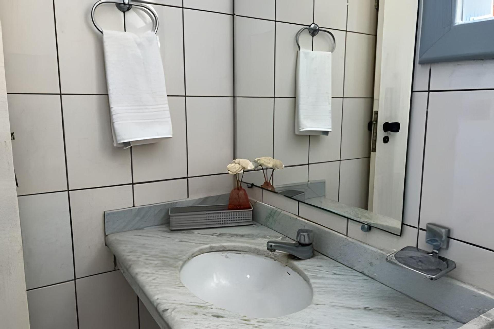 550m Da Praia; 2 Quartos; Wifi 300mbs; Piscina; Churrasqueira; Estacionamento Gratuito 1 Carro Casa de férias *