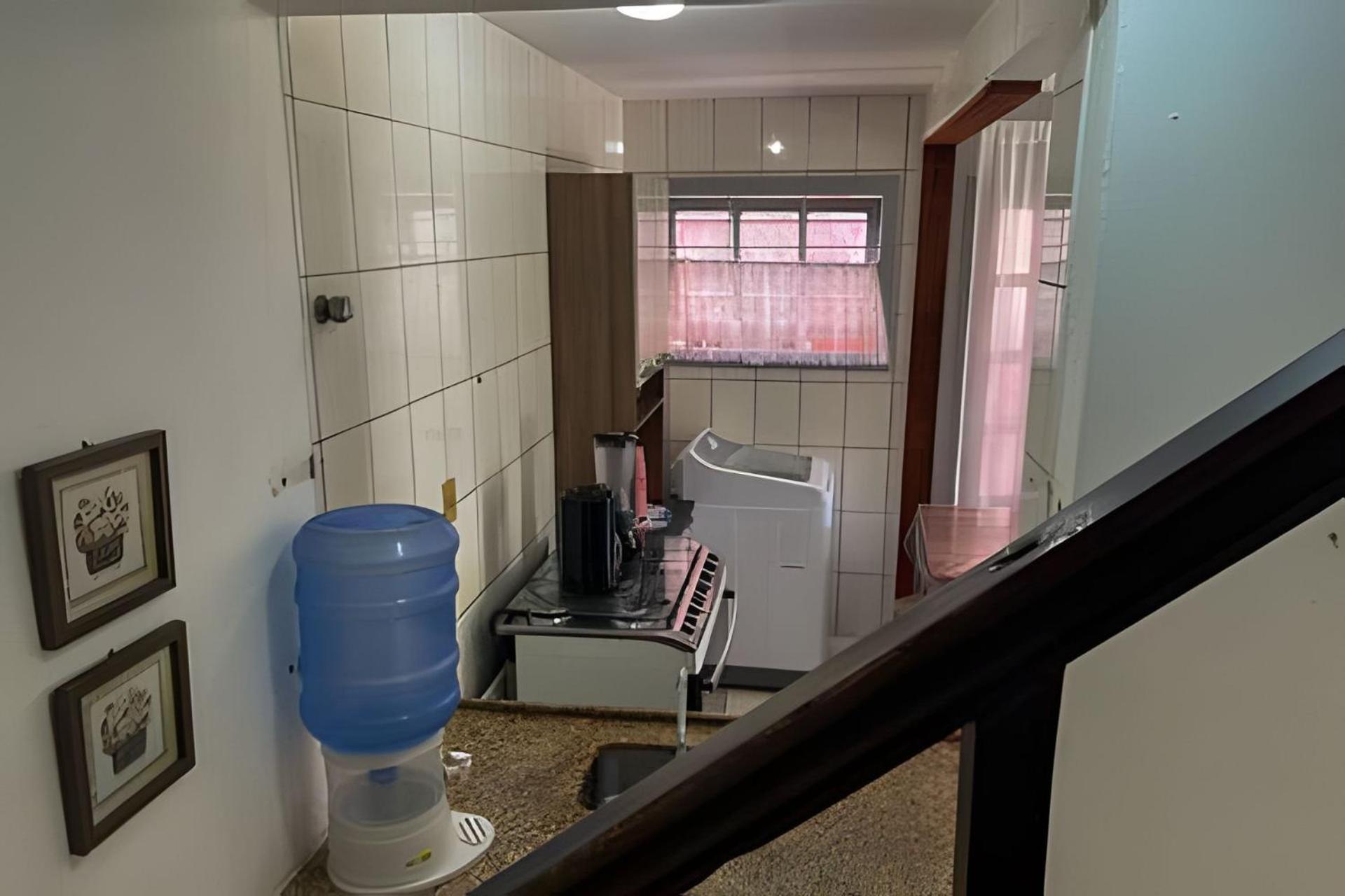 Casa de férias 550m Da Praia; 2 Quartos; Wifi 300mbs; Piscina; Churrasqueira; Estacionamento Gratuito 1 Carro